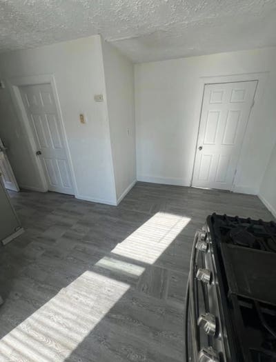 Spacious Bedroom for Rent in Shared _Bedroom Apar Main Photo