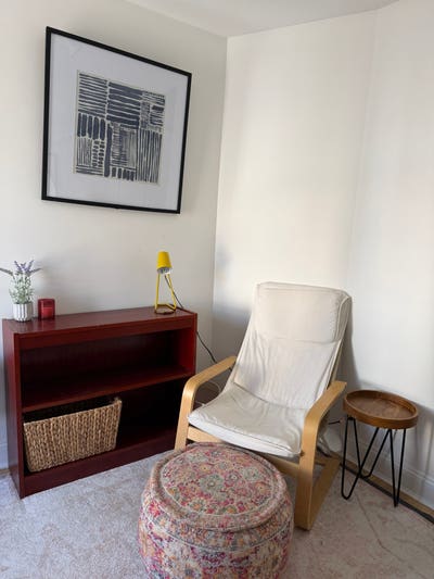 Sunny room available in a single family home. Cha Main Photo