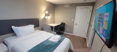 Charming 1 Bed in Co_Living house in Shoreline |  Main Photo