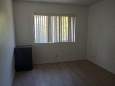 Nice room include utilitiesparking in a beautiful Main Photo