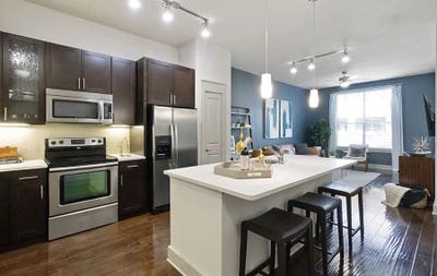 Arlington’s Best Kept Secret — Covered Parking + S Main Photo