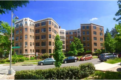 SPACIOUS 1BR w Screened_In Porch in Chevy Chase Main Photo