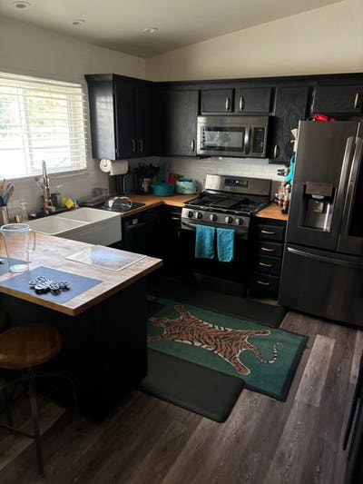 ROOM for Rent in Updated House Main Photo