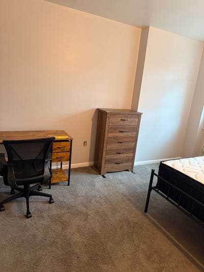 Furnished Top_Floor Room for Rent in Columbia Heig Main Photo