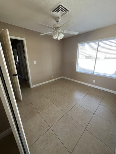 2 small rooms for rent Main Photo