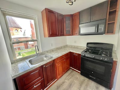 Bright Updated 2nd Floor 1BR in Cohoes Hills Main Photo