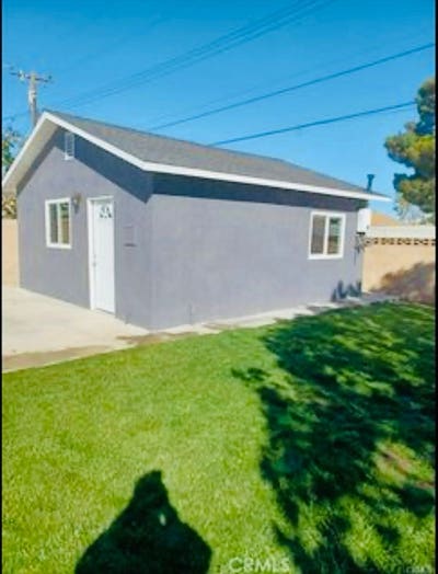 Hey Stylish _Bed_Bath Home! Modern updatessleek fl Main Photo