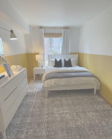 #962 Rooms in 2 bed/1 bath available in the East V Main Photo