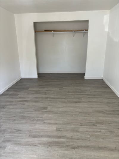 Spacious _BR_bathroom unit available in a quiet ne Main Photo