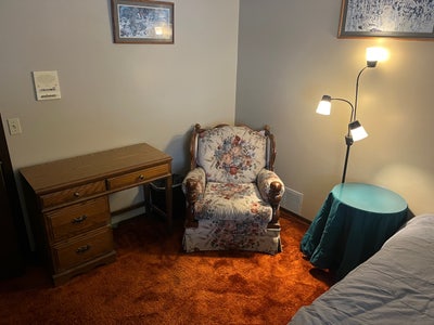 10 x 10 Bedroom, furnished. Main Photo