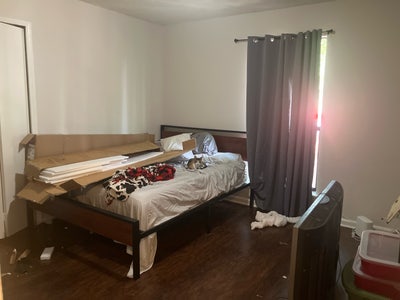 Looking for roommate !! Main Photo
