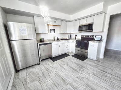  Modern Renovated Home — Prime Lakeland Location — Main Photo