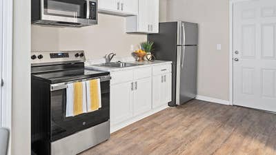  Private STUDIO apts in Westport! Steps to KC Stre Main Photo