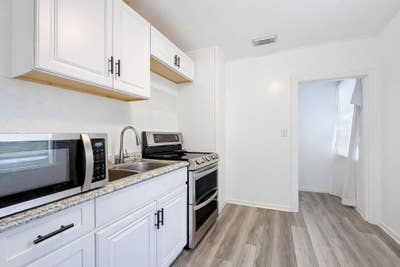 Cozy Rooms in Brentwood Neighborhood! Main Photo