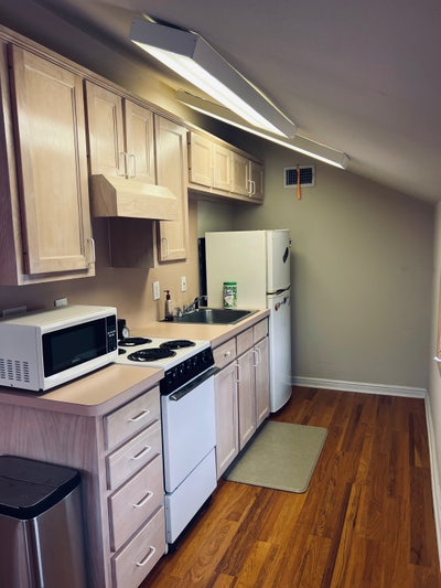 Garage Apt 1000 sq ft  Main Photo