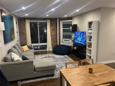 Room in Soho apt  w/ lots of communal space Main Photo