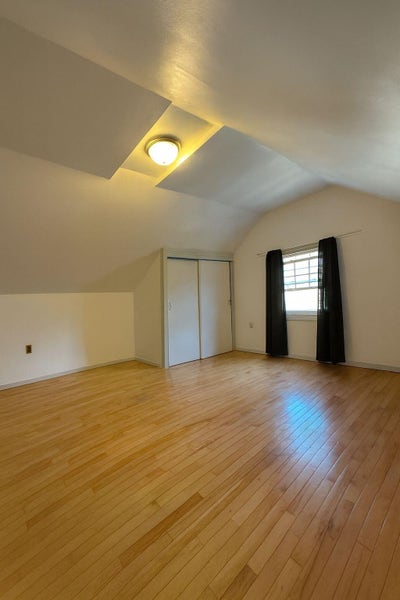 Spacious room for rent.  Main Photo