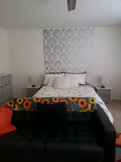 Nice large furnished room with own bathroom  Main Photo