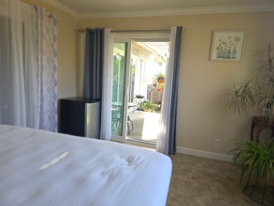 $1,200 / 1br - 130ft2 - Furnished Garden Room w/ P Main Photo