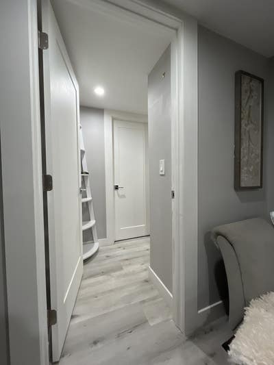 Private bedroom in private house with male roomate Main Photo