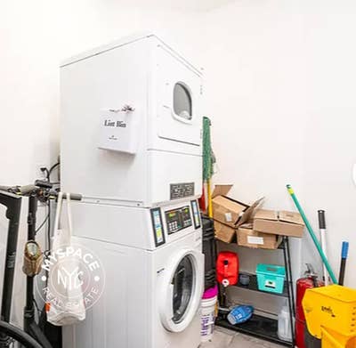 #295 Private bathroom opportunity in sunset park Main Photo