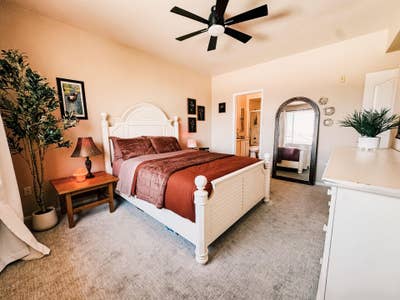 2 Bd 2 Bth. Gym, Pool, Bbq, Guest House with Pool  Main Photo