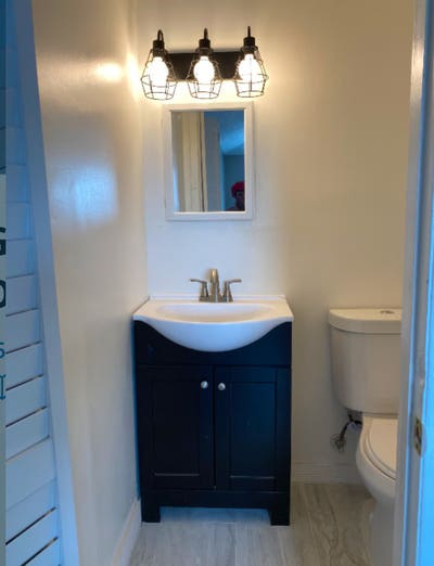 This renovated apartment  Studio  available now 🏠 Main Photo