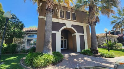 Cozy room with shared bathroom in a Condo in Ante Main Photo