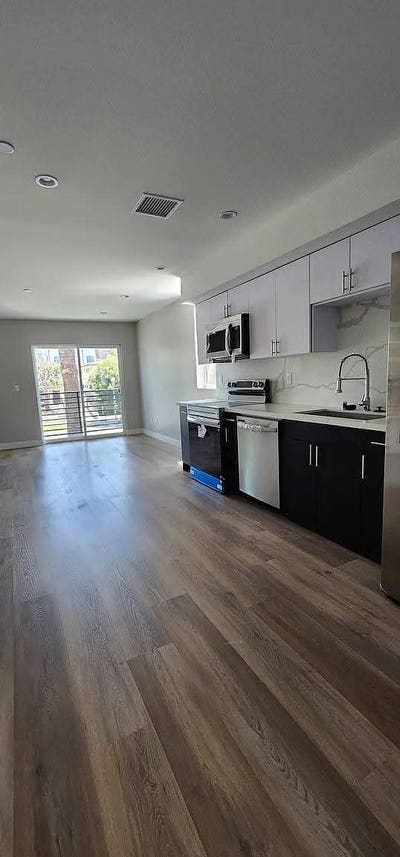 Private Room with Private Bathroom in a SHARED Ap Main Photo