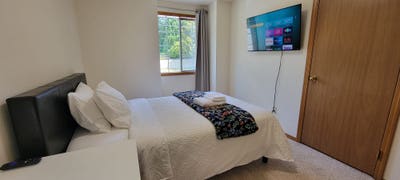 Cozy 1 Bed Share Bathroom Co_Living Room in Shore Main Photo