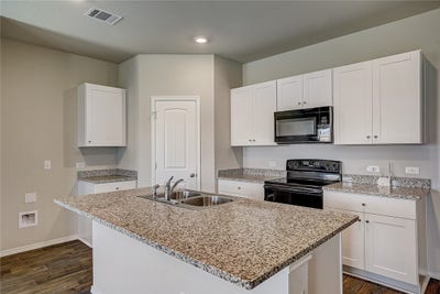 Room for rent - $920 per month Main Photo