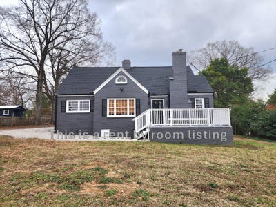 Private room with own bathroom available in an up Main Photo