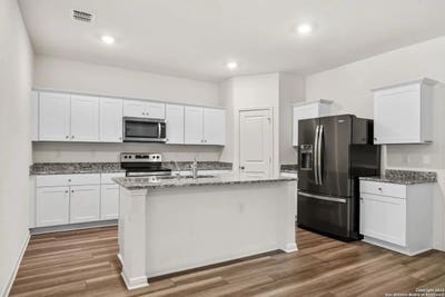 Room for rent! Utilities Included Main Photo