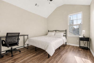 Charming private Room with shared bathroom and co Main Photo