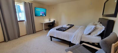 Charming 1 Bed Private Bathroom in Co_Living Home Main Photo