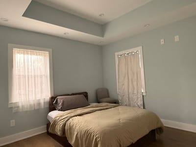 DC Minimalist_Queen Room Main Photo