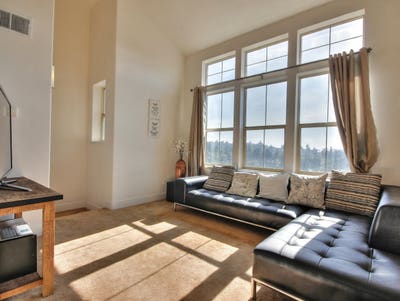 Privatequiet BR's with private bath in townhouse  Main Photo