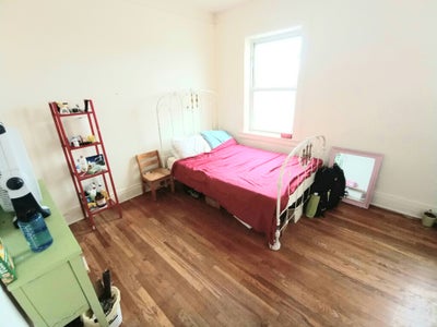 [2ppl OK] LARGE ROOM! 1 Min from 46th 7 Line! Main Photo