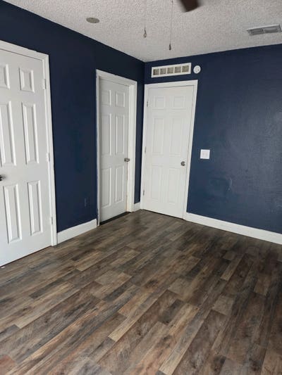 1 room, 1 private bath, and 1 walk in closet Main Photo