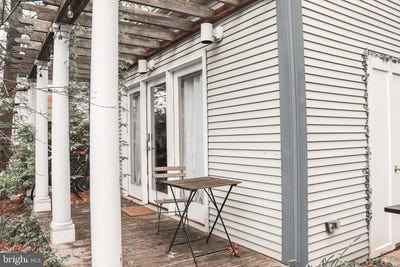 Loft Studio Apartment in Clarendon Main Photo