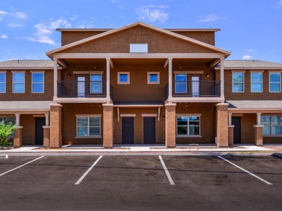 Looking for someone to take over my lease Main Photo