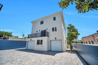 1 bedroom w/ own bath/garage spot - Hollywood Main Photo