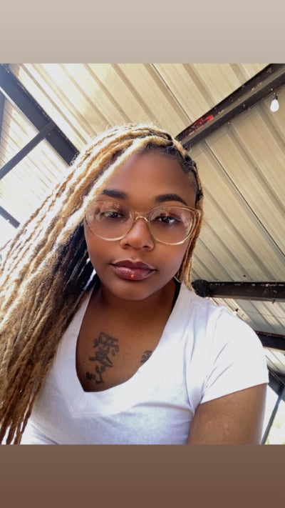 34 year old woman looking for a room in Seneca Main Photo