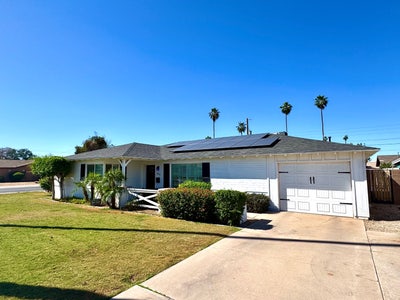 Uptown room for rent Main Photo