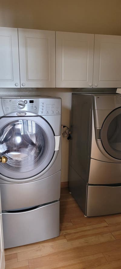 Looking for simple and reliable roommate  Main Photo