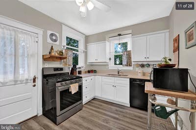 Sunny Room in Peaceful, Creative Home-Lauraville  Main Photo