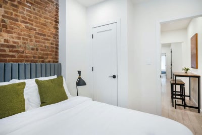 Upper West Side Manhattan's Renovated Two Bedroom Main Photo