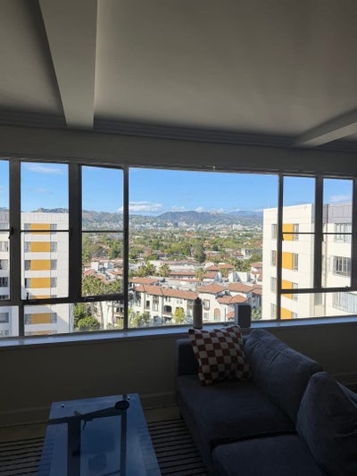 Large double room - Park La Brea Main Photo