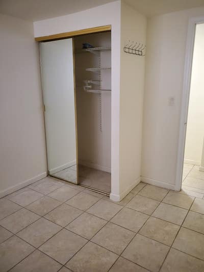 Bedroom by the beach for cool roommate Main Photo