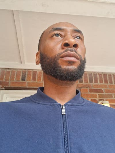 Professional Male seeks a small or large room Main Photo